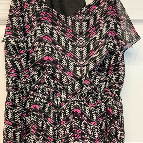 Dynamite Black & Pink Patterned Dress - Picture 2 of 5